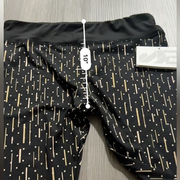 S2 Sportswear Black, Gold & Silver Polka Dot Printed High Rise Capri Leggings 1X - Picture 7 of 8